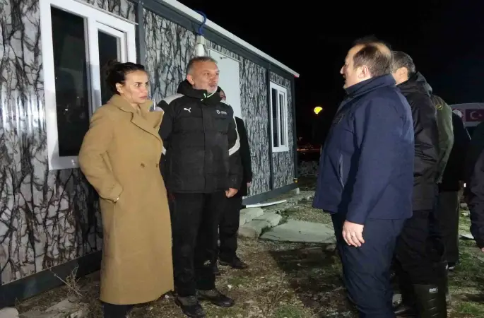 AFAD Başkanı Pehlivan: "(Uşak’taki taşkınlar) Şu an itibarıyla yaklaşık 100 araç, 150 personel görev yapıyor"
