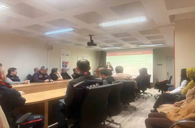 AFAD personeli kadına yönelik şiddetle mücadele konusunda bilgilendirildi
