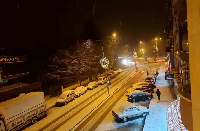 Afyonkarahisar’ın yüksek kesimlerinde kar etkisini gösterdi
