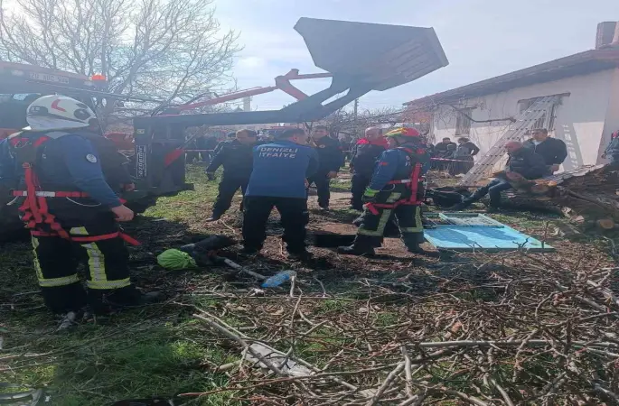 Ağaç dalı toplayan kadın 20 metrelik su kuyusuna düştü
