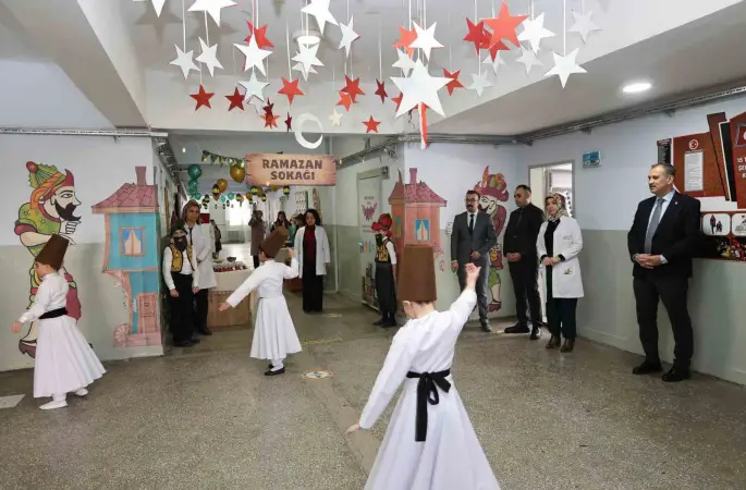 Ağrı Valisi Bozkurt, Ramazan etkinliklerinde öğrencilerle bir araya geldi
