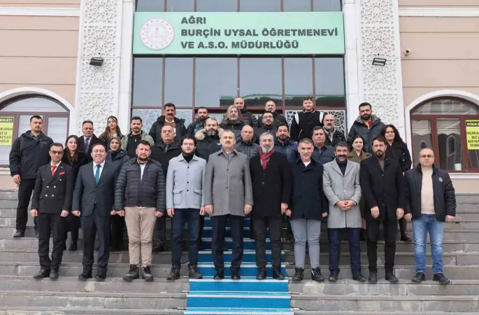 Ağrı Valisi Önder Bozkurt basın mensuplarıyla bir araya geldi
