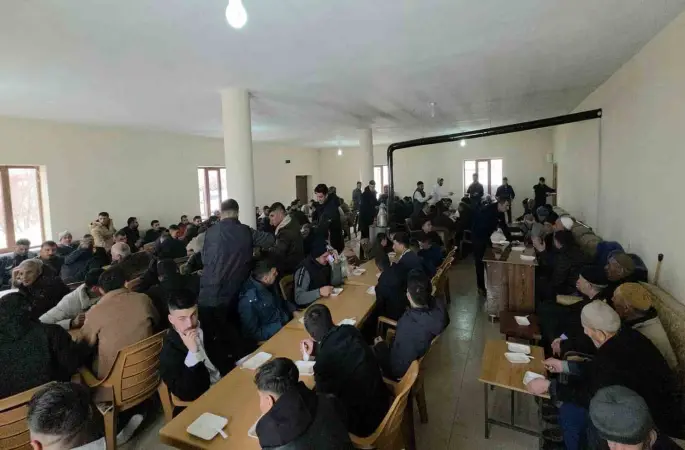 Ahlat’ta bayram geleneği yaşatılıyor: Halise yemeği aynı sofrada buluşturuyor
