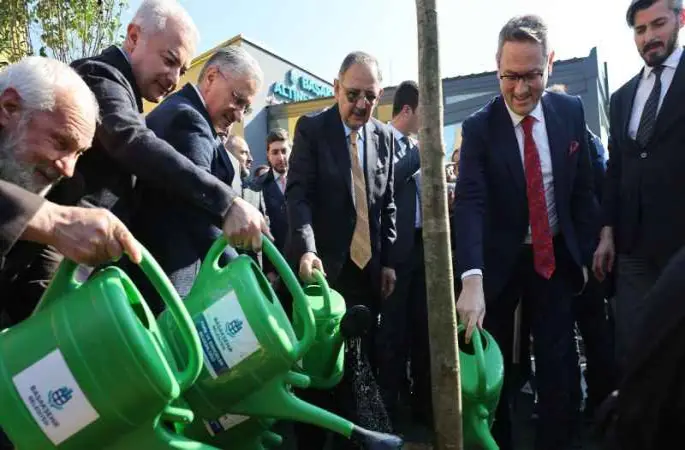 Yeşilin şehri Başakşehir’de Altınşehir Millet Bahçesi hizmete açıldı