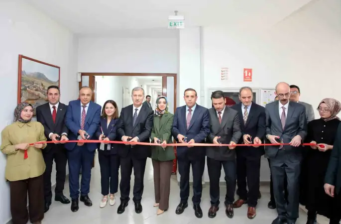 AİÇÜ’de zebra balığı translasyonel tıp araştırma laboratuvarı açıldı
