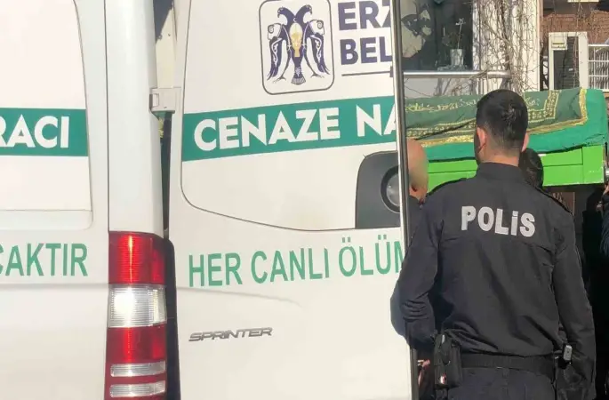 Aile faciasında hayatını kaybeden anne ve oğul Kemah’ta toprağa verilecek

