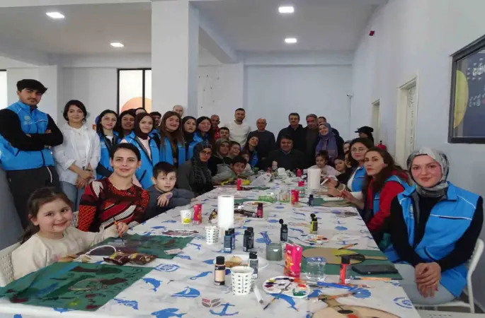 Ailece ahşap boyadılar
