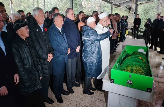 AK Parti Adana İl Başkanı Dağlı’nın annesinin cenazesi toprağa verildi

