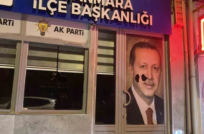 AK Parti Marmara ilçe binasına taşlı saldırıyla ilgili 1 kişi gözaltına alındı
