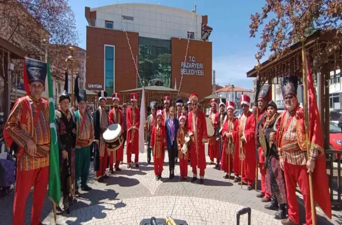 AK Parti’li belediyeden CHP’li vekillere mehterli gönderme
