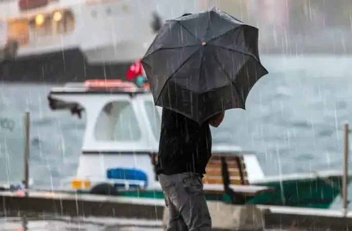 AKOM Marmara Bölgesi genelinde fırtına beklendiğini duyurdu