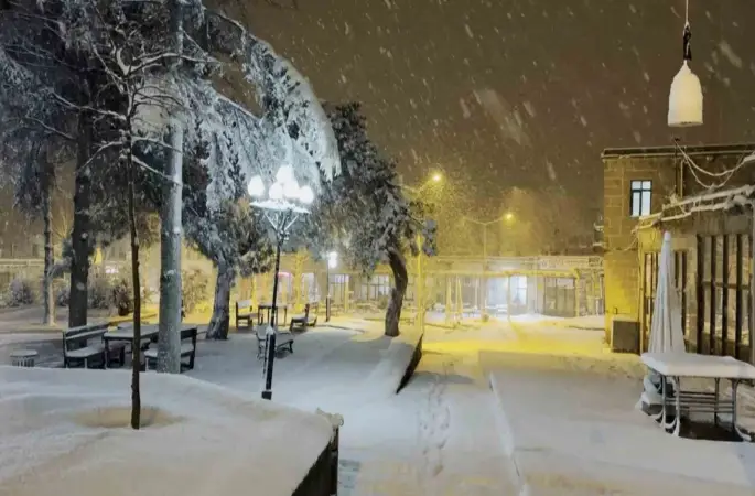 Aksaray merkez ve ilçelerde kar yağışı etkili oluyor
