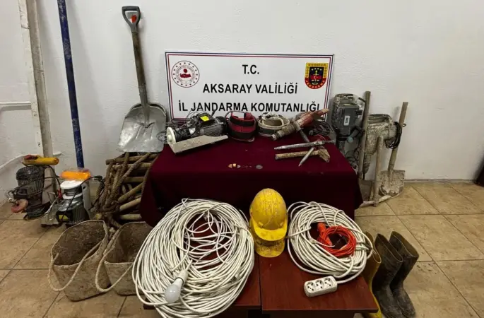 Aksaray’da define avcıları tarihi eserlerle suçüstü yakalandı
