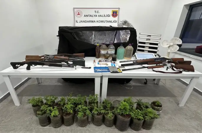 Alanya’da uyuşturucu operasyonu: Sıvı metamfetamin ve kenevir ele geçirildi
