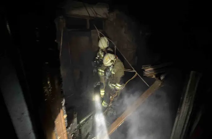 Alevlerin küle çevirdiği fabrika içerden görüntülendi
