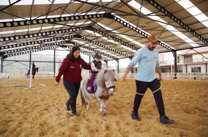 Aliapark Atla Terapi ve Hipoterapi Merkezi yeni yüzüyle hizmete açıldı
