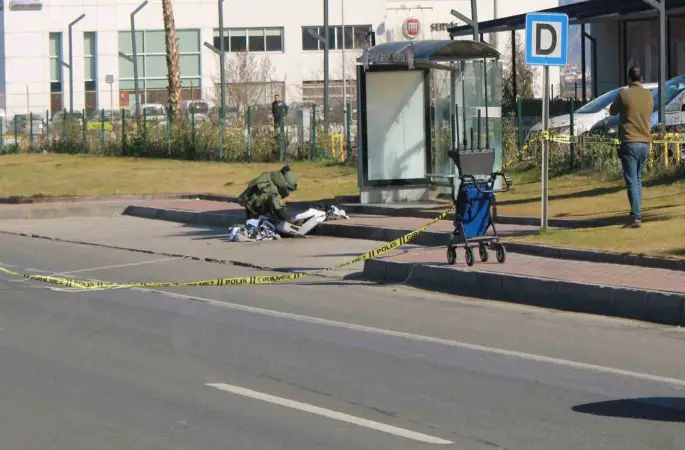 Alışveriş merkezindeki durakta şüpheli valiz paniği
