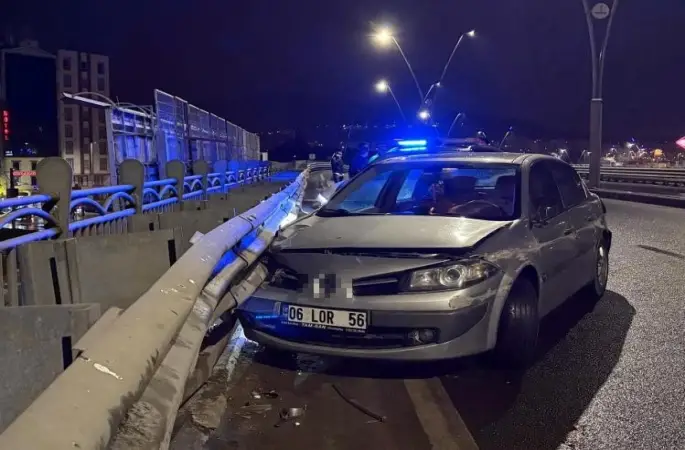 Alkollü sürücü bariyerlere girdi: 25 bin TL ceza yazıldı
