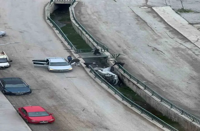 Alkollü ve ehliyetsiz sürücü ortalığı birbirine kattı
