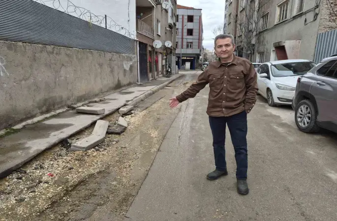 Altyapı çalışmaları sırasında bozulan sokağın onarılması bekleniyor
