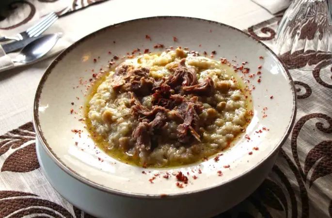 Amasya’nın tescilli lezzeti ’taş fırın keşkeği’: Pişmesi 12 saat sürüyor
