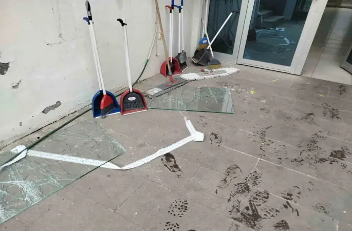 Amatör lig maçında olay çıktı: Musluklar söküldü, camlar kırıldı
