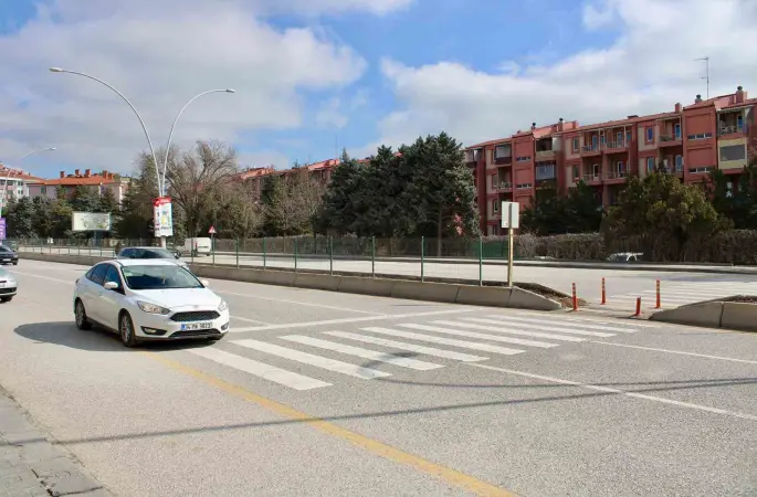 Ankara’da trafik kazasında vefat eden 14 yaşındaki kızın babası: "Makas atarak ilerleyen sürücü yaya geçidinde kızıma çarpmış, kanlar içindeydi"
