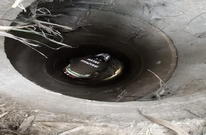 Antakya’da kuyuya düşen köpeği itfaiye kurtardı
