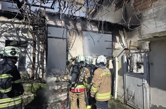 Antakya’da metruk bina yangını
