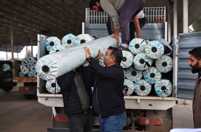 Antalya Büyükşehir’den hortum ve yağıştan zarar gören çiftçilere destek
