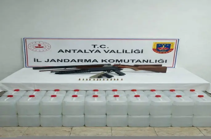 Antalya’da 160 litre etil alkol, tabanca ve pompalı tüfek ele geçirildi
