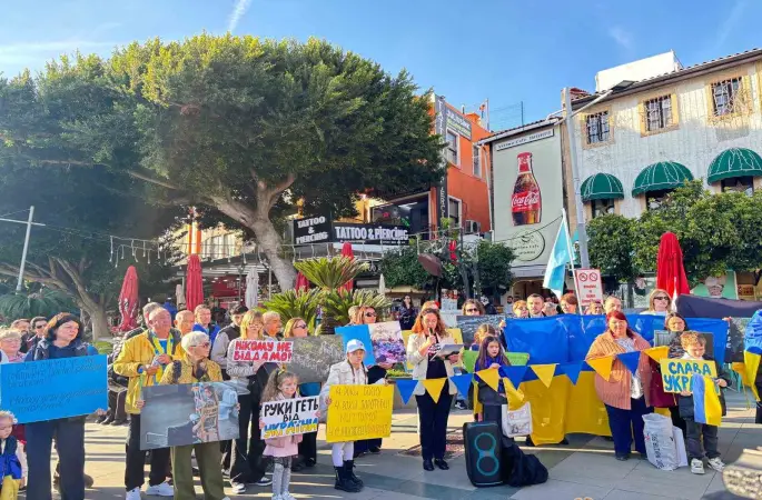 Antalya’da Ukraynalılardan 4. yıl çağrısı: "Bu savaşın en büyük acısı Ukraynalı çocukların geleceğidir"
