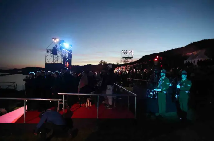 Anzaklar, ‘Şafak Ayini’ ile atalarını andı
