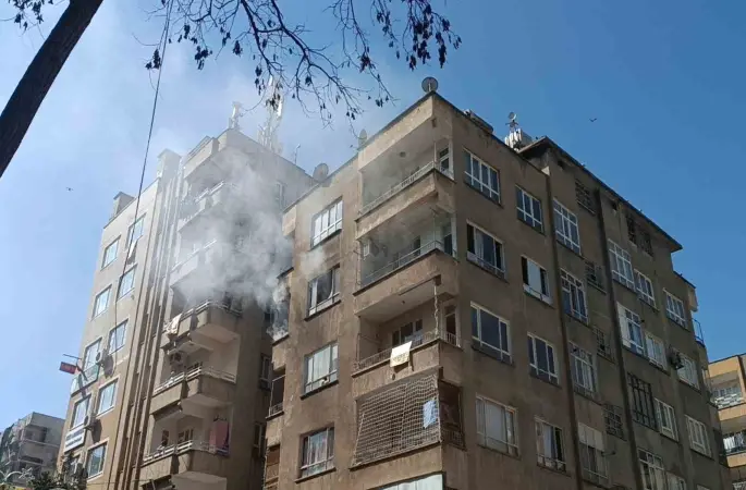 Apartman dairesinde çıkan yangın korkuttu
