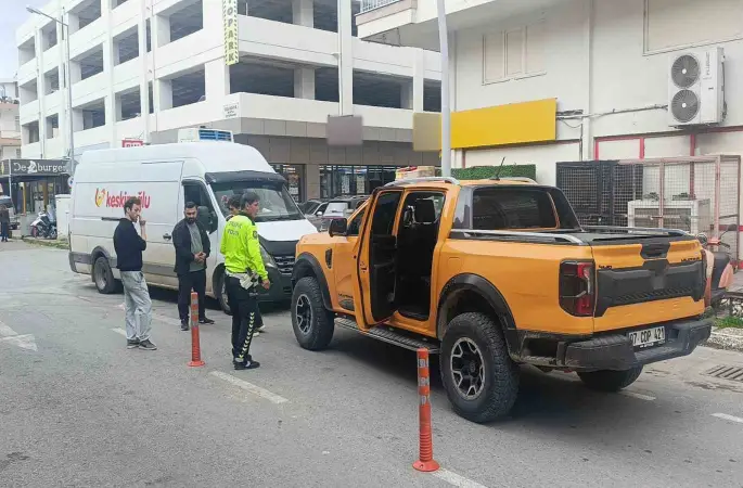 Aracına çarpan kamyonet için polis çağırdı hatalı parktan ceza yedi
