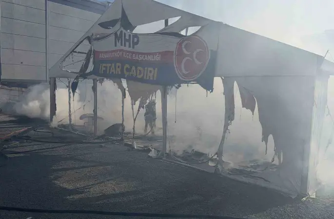 Arnavutköy’de MHP’nin iftar çadırında yangın
