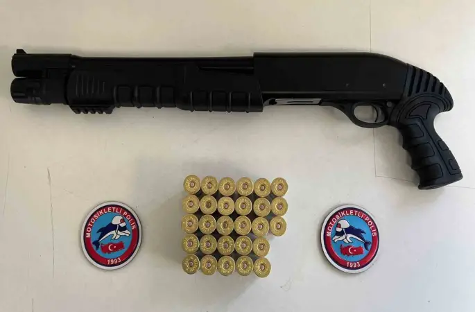 Arnavutköy’de ticari takside ruhsatsız silah yakalandı
