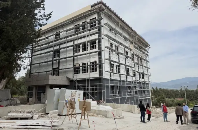 Arsuz’da sosyal hizmet merkezi binasında çalışmalar sürüyor

