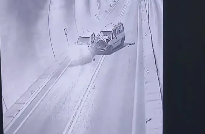 Artvin’de 7 kişinin yaralandığı tünel kazası kamerada
