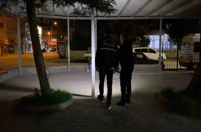 Aşk üçgeni bıçaklı kavgaya dönüştü: 2 yaralı
