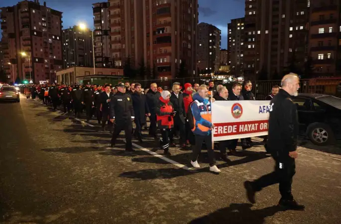 ’Asrın felaketi’nin 3. yılında Kayseri’de sessiz yürüyüş
