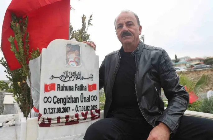 Asrın felaketinin 3’üncü yıl dönümünde deprem mezarlığında hüzünlendiren ziyaret
