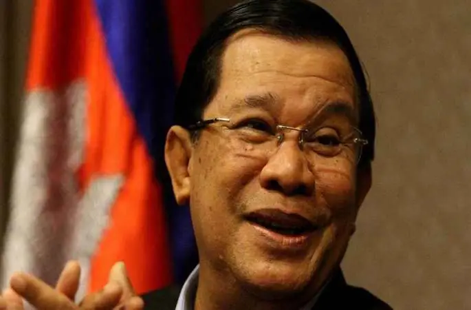 Kamboçya Başbakanı 39 yıllık görevini oğluna devrediyor