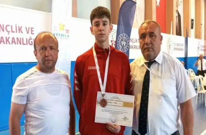 Eskişehirli sporcudan karatede Türkiye 3’üncülüğü