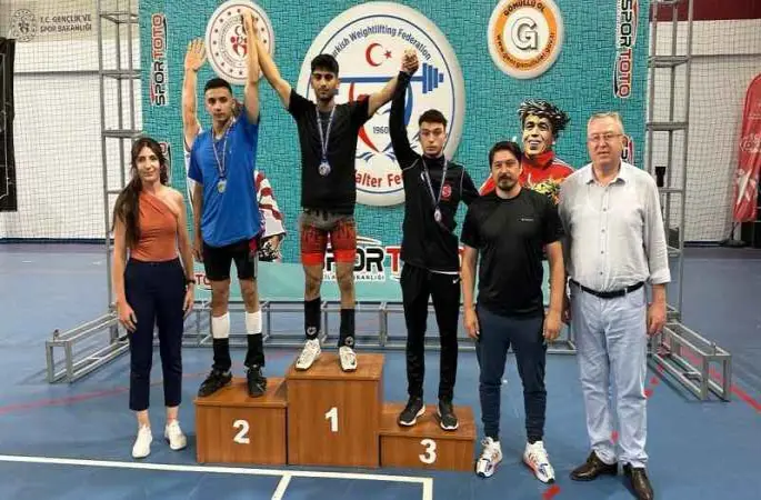 Milli Halterci Eray Çaylak Türkiye Şampiyonu oldu