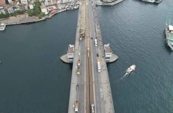 Galata Köprüsü üzerinde başlanan çalışmalar devam ediyor
