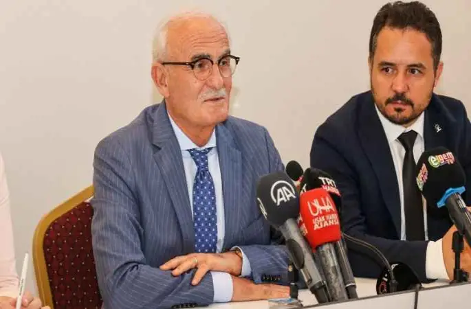 AK Partili Yılmaz: "Biz işimize bakıyoruz, onlar birbirleriyle uğraşa dursunlar"