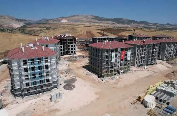 Kalıcı deprem konutları renkleniyor