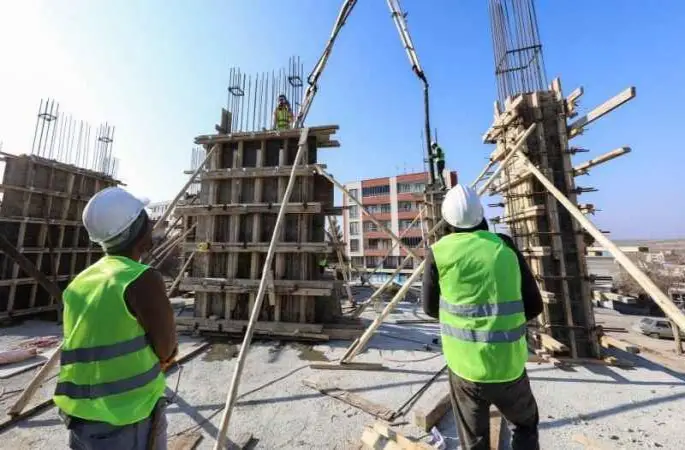 "İnşaat sektörü günlük 2 bin TL’ye çalışacak usta bulamıyor"