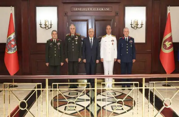 Bakan Güler'den Genelkurmay Başkanı Gürak'a ziyaret